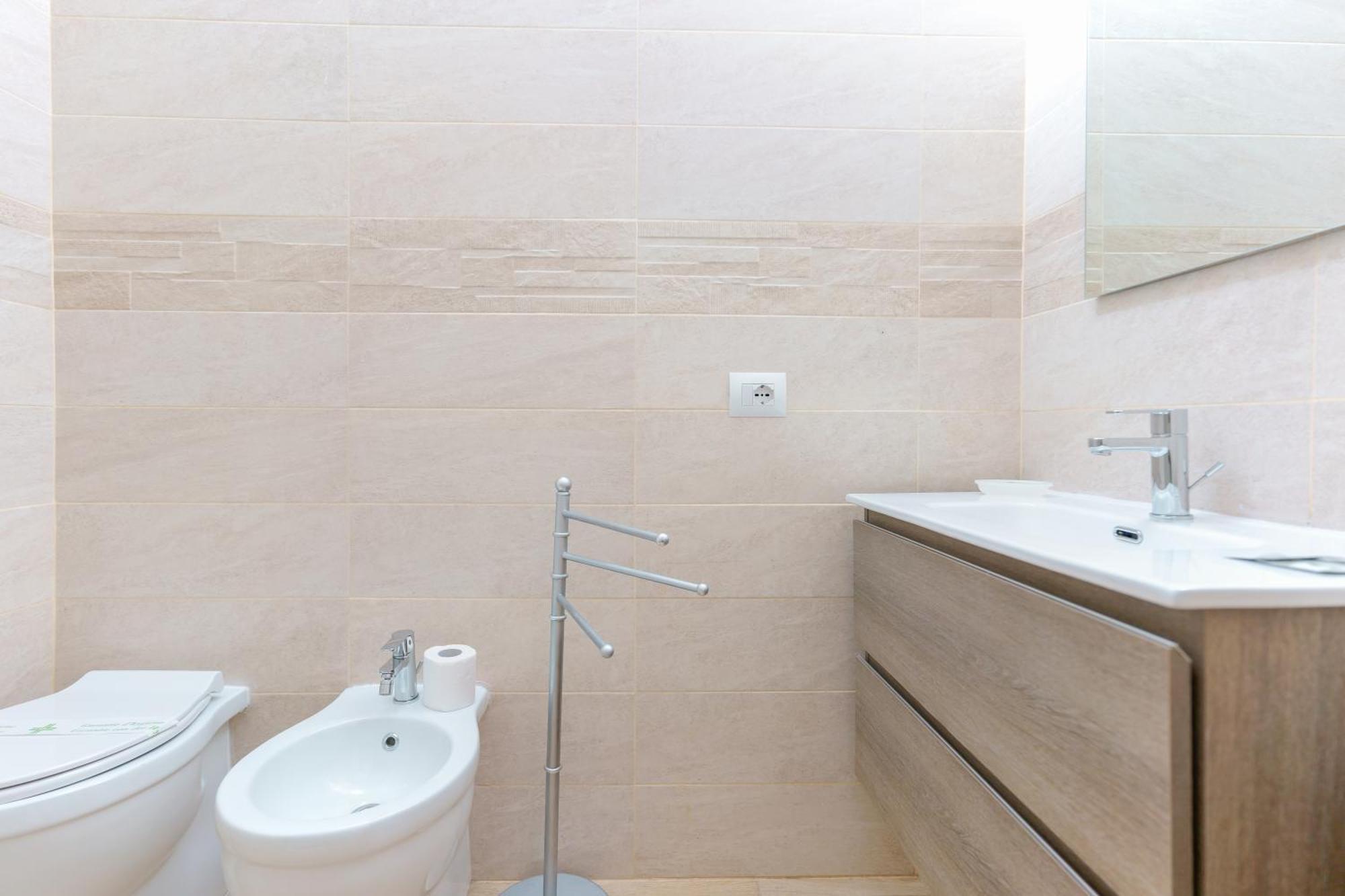 Eliterooms Cagliari Bagian luar foto
